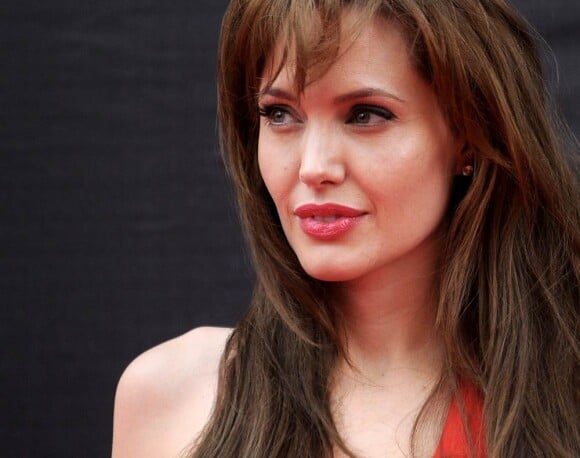 Angelina ne serait pas Jolie sans sa bouche pulpeuse et un beau rouge lumineux.
