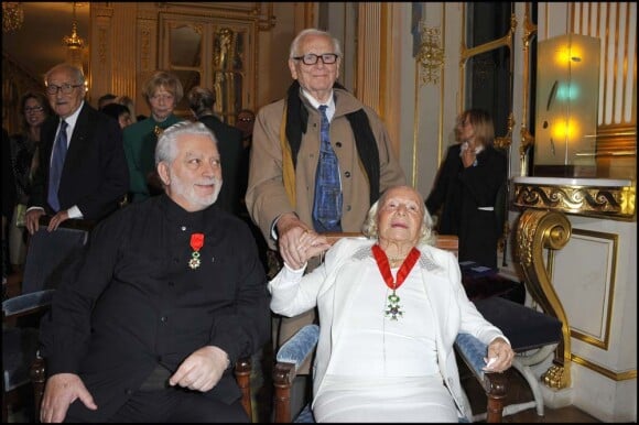 Remise de décorations au ministère de la Culture, le 16 novembre 2010 : Paco Rabanne, Marie-Louise Carven Grog et Pierre Cardin