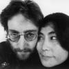 Un peu moins de six heures avant qu'il l'assassine, John Lennon dédicaçait à osn meurtrier Mark David Chapman un exemplaire de l'album Double Fantasy qu'il venait de publier avec Yoko Ono. L'objet est remis en vente en novembre 2010.