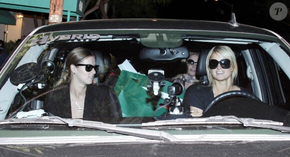 Paris Hilton, Nicky Hilton et Kathy Hilton dans les rues de Los Angeles le 22 novembre 2010