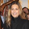 Yasmin Le Bon découvre la statue à son éffigie à Londres, le 24 novembre 2010.