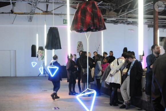 La vente aux enchères de la Journée de la Jupe, organisée par l'association Ni Putes Ni Soumises, au Palais de Tokyo, le 25 novembre 2010