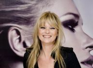 Kate Moss souriante ? Elle joue la muse et devient même chaleureuse !