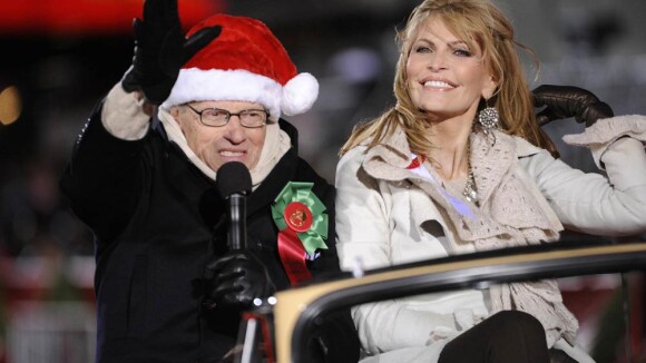 Larry King se transforme en père Noël pour l'amour de sa vie !