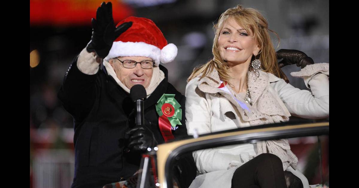 Larry King se transforme en père Noël pour l'amour de sa ...