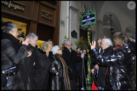 L'inauguration de la rue Bruno-Coquatrix à Paris le 30 novembre 2010 en présence de Salvatore Adamo, Charles Aznavour, Popeck, Paulette et Patricia Coquatrix
