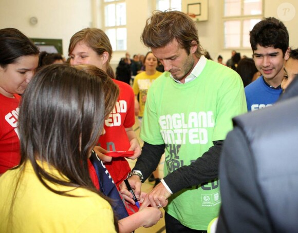 Après avoir rencontré des écoliers zurichois le 30 novembre, dès son arrivée en Suisse, David Beckham donnait le 1er décembre une conférence de presse pour la candidature de l'Angleterre à l'attribution de la Coupe du Monde 2018.