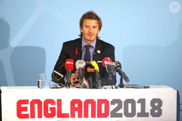 Après avoir rencontré des écoliers zurichois le 30 novembre, dès son arrivée en Suisse, David Beckham donnait le 1er décembre une conférence de presse pour la candidature de l'Angleterre à l'attribution de la Coupe du Monde 2018.