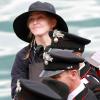 Certains des bijoux du duc et de la duchesse de Windsor ont été vendus par Sotheby's, à Londres, le 30/11/2010. Madonna (photo : sur le tournage de son film consacré à ce couple de légende), intéressée par un bracelet, a-t-elle craqué ?