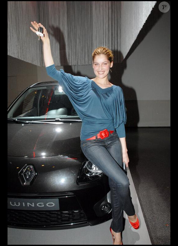 Laetitia Casta lors de la présentation de la Twingo 2 en 2007