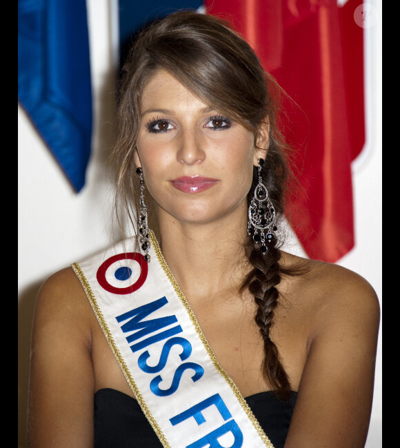 Laury Thilleman, Miss France 2011, en août 2011 dans le Sud de la France.