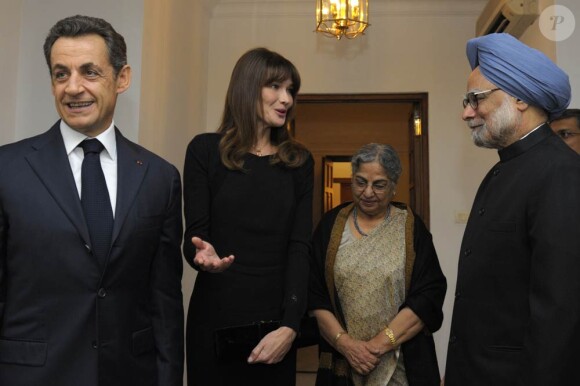 Le 5 décembre, Nicolas Sarkozy et Carla Bruni-Sarkozy sont les hôtes du Premier ministre indien Manmohan Singh à l'occasion d'un dîner officiel.