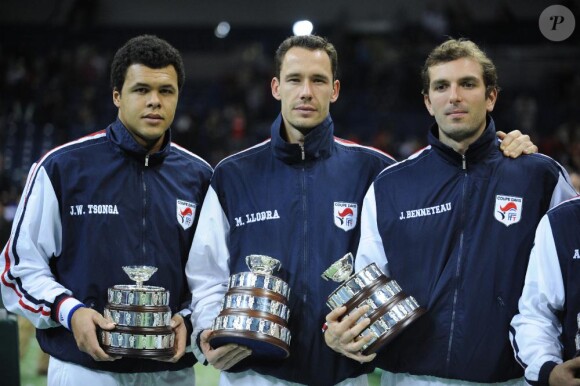 Jo-Wilfried Tsonga, Michael Llodra et Julien Benneteau. L'Equipe de France de tennis a perdu en finale de la Coupe Davis contre la Serbie, le 5 décembre 2010