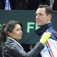 Ici Michael Llodra et sa femme. L'Equipe de France de tennis a perdu en finale de la Coupe Davis contre la Serbie, le 5 décembre 2010