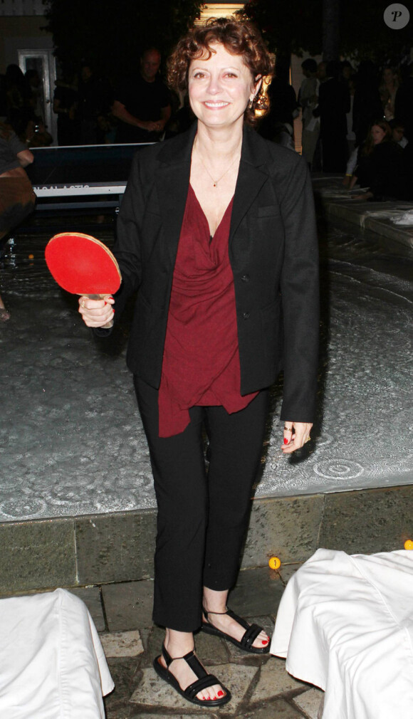 Susan Sarandon assiste au lancement du tournoi de ping-pong Art Star dans la galerie Art Basel à Miami le 4 décembre 2010