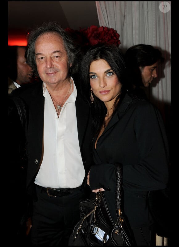 Gonzague Saint Bris et Pauline Delpech au restaurant Gioia, au VIP Room, le 7 décembre 2010. Présentation du dernier bijou d'Edouard Nahum.