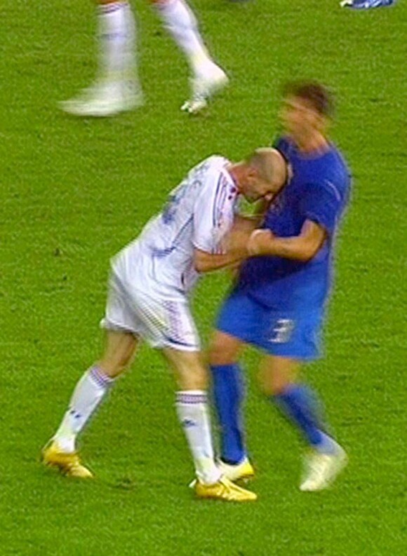 Le coup de tête de Zinedine Zidane à Marco Materazzi, en finale de la Coupe du Monde, à Berlin, le 9 juillet 2006.