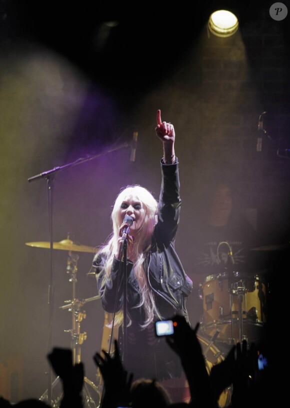 Taylor Momsen et The Pretty Reckless lors de leur concert à la Maroquinerie le 9 décembre 2010