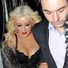 Christina Aguilera et son nouveau chéri Matthew Rutler sortent de leur hôtel pour se rendre à la première de Burlesque le 13 décembre 2010 à Londres