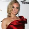 Diane Kruger met son sex-appeal en avant avec une robe rouge Marchesa.