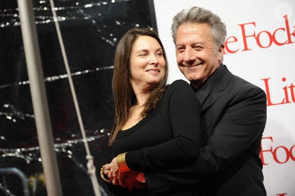 Dustin Hoffman et sa femme, à l'occasion de l'avant-première de Mon beau-père et nous, qui s'est tenue au Ziegfeld Theatre de New York, le 15 décembre 2010.