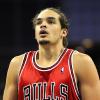 Joakim Noah sera absent des terrains de NBA pendant deux mois suite à une opération du pouce qui a lieu ce jeudi 16 décembre.