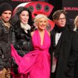 Cam Gigandet, Cher, Christina Aguilera, Steven Antin et Kristen Bell lors de l'avant-première de Burlesque à Berlin le 16 décembre 2010