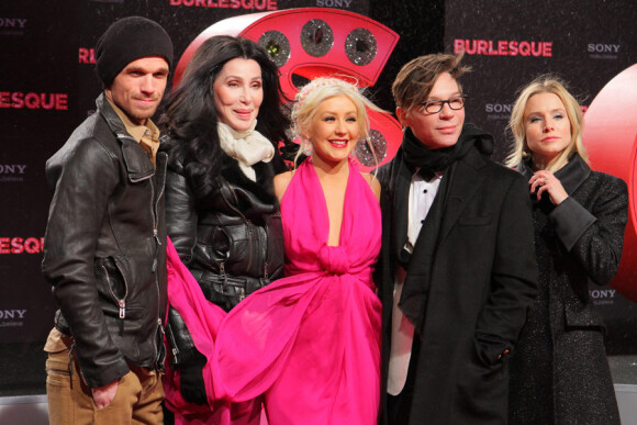 Cam Gigandet, Cher, Christina Aguilera, Steven Antin et Kristen Bell lors de l'avant-première de Burlesque à Berlin le 16 décembre 2010