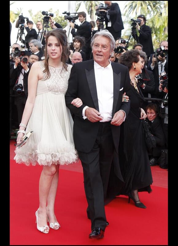 Anouchka Delon et son père Alain Delon à Cannes, en mai 2010.