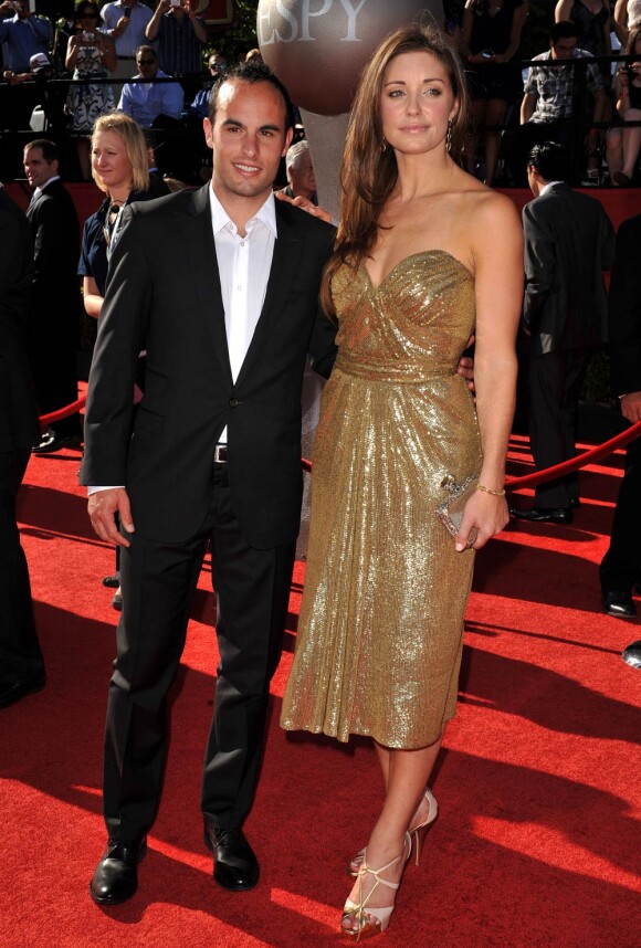 Landon Donovan, la star américaine de la planète foot, s'est décidé à franchir le pas en demandant le divorce de son épouse Bianca, dont il vit séparé depuis 2009 (photo : ensemble aux ESPY Awards 2010).
