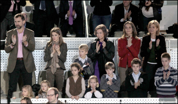Letizia d'Espagne, Felipe, Elena, Cristina et leurs enfants à Madrid, lors d'un match d'exhibition caritatif entre Rafael Nadal et Roger Federer. 22/12/2010