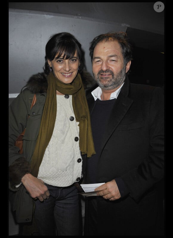 Inès de la Fressange et Denis Olivennes à la générale du spectacle Enfin sur scène ?, de Gaspard Proust, le 16 décembre 2010.