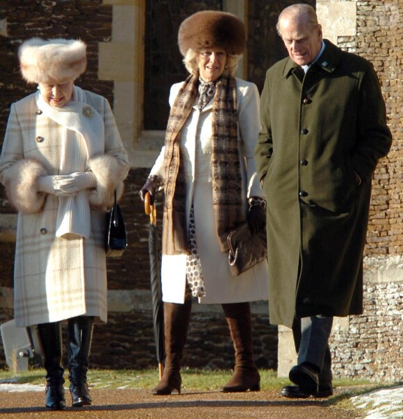 Elizabeth II, Camilla et Philip à la messe de Noël, le 25 décembre, à Sandringham.