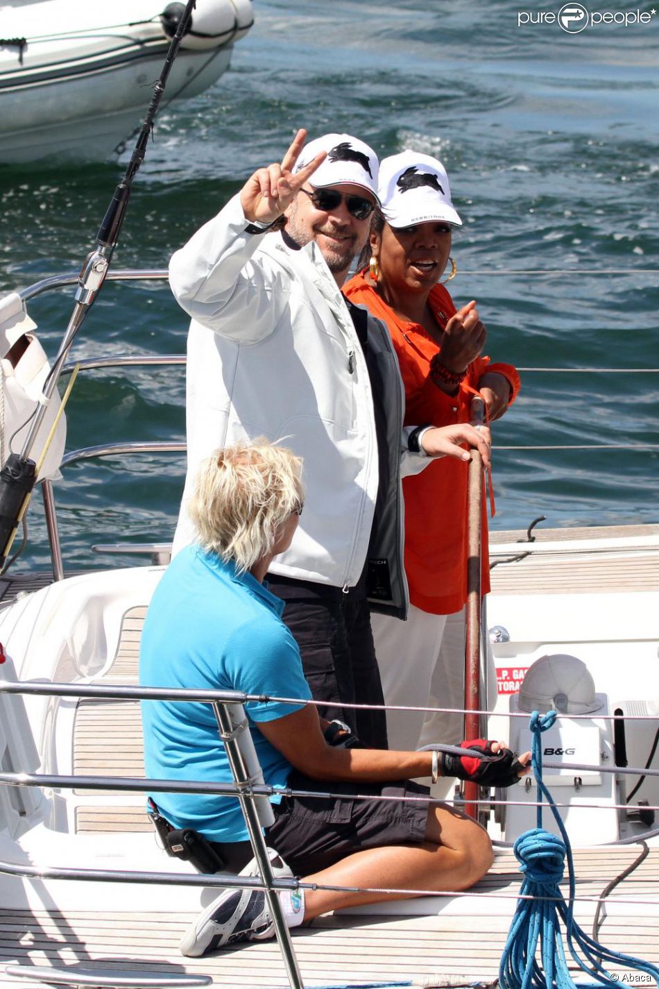 Oprah Winfrey et Russell Crowe sur un yacht dans la baie ...