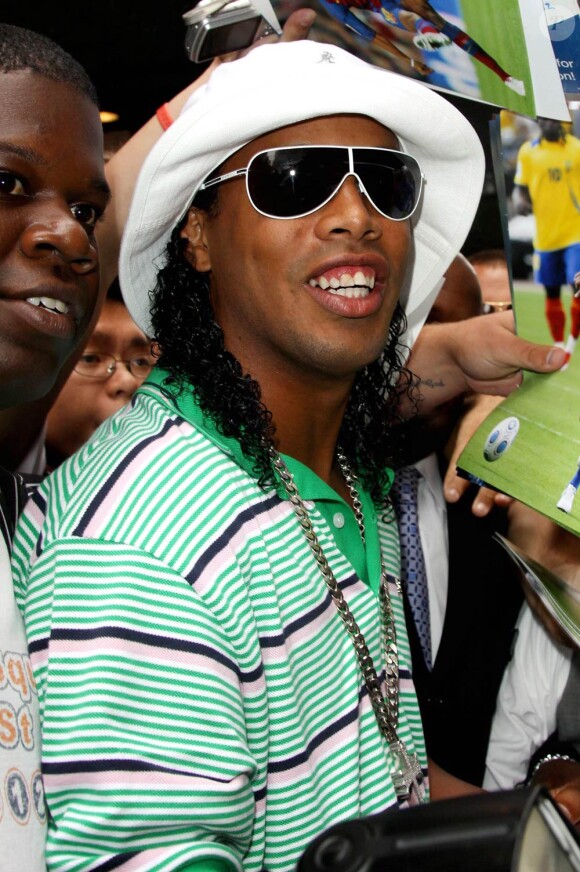 En janvier 2011, Ronaldinho ponctue son bras de fer avec le Milan AC d'une énième saute d'humeur...