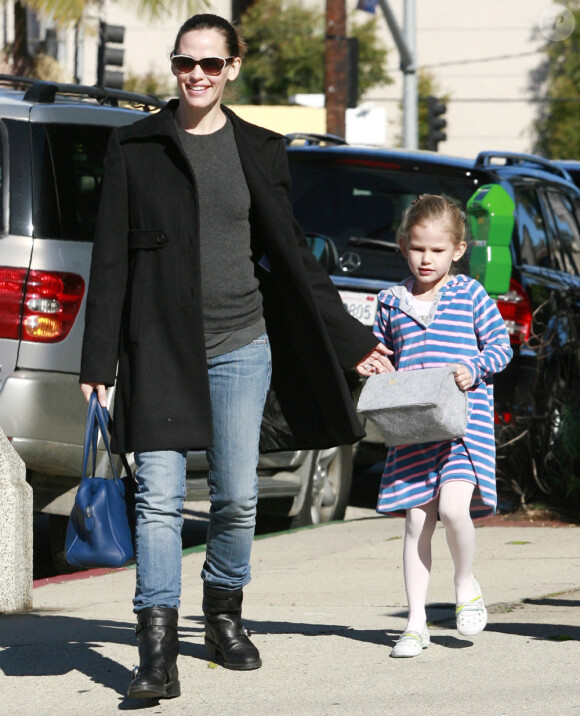 Jenny et Violet sortent leurs jolis sacs (4 janvier 2011 à Los Angeles)