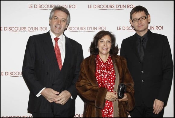 Sir Peter Westmacott, son épouse, et Cyrille Vigneron à la réception organisée à la résidence privée de l'Ambassadeur de Grande-Bretagne, à Paris, après la projection du Discours d'un Roi. 4/01/2011