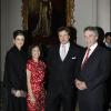 Colin Firth et son épouse, ainsi que Sir Peter Westmacott et sa femme à la réception organisée à la résidence privée de l'Ambassadeur de Grande-Bretagne, à Paris, après la projection du Discours d'un Roi. 4/01/2011