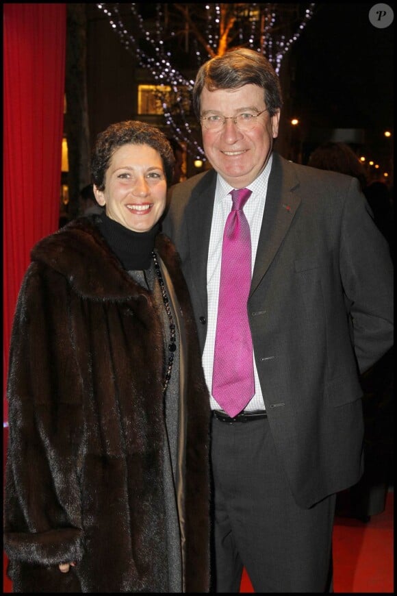 Xavier Darcos et son épouse à la réception organisée à la résidence privée de l'Ambassadeur de Grande-Bretagne, à Paris, après la projection du Discours d'un Roi. 4/01/2011