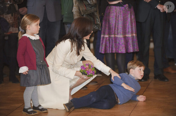 La princesse Mary de Danemark et ses deux aînés, Isabella et Christian en septembre 2010 à Copenhague