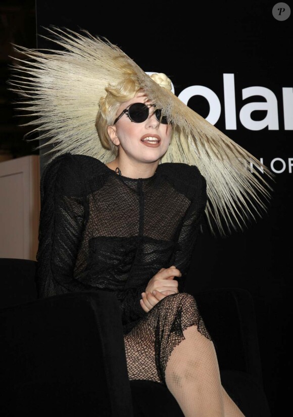 Lady Gaga annonce sa collaboration avec Polaroid à l'occasion du salon Consumer Electronics Show (CES) à Las Vegas, le 7 janvier 2010