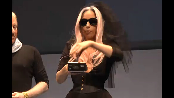 Lady Gaga dévoile ses gadgets Polaroid : "Je suis une visionnaire !"