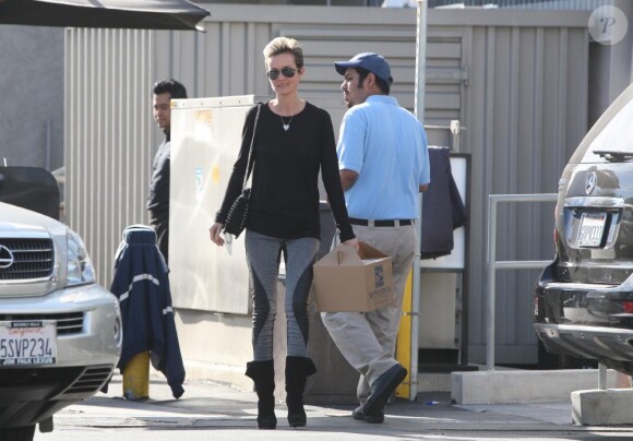 Laeticia Hallyday et sa grand-mère sont allées faire quelques courses à Santa Monica. Le 13 janvier 2011