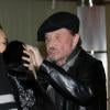 Johnny Hallyday, Laeticia, leurs filles Jade et Joy et leur nouveau chien Santos en partance pour L.A à l'aéroport de Roissy