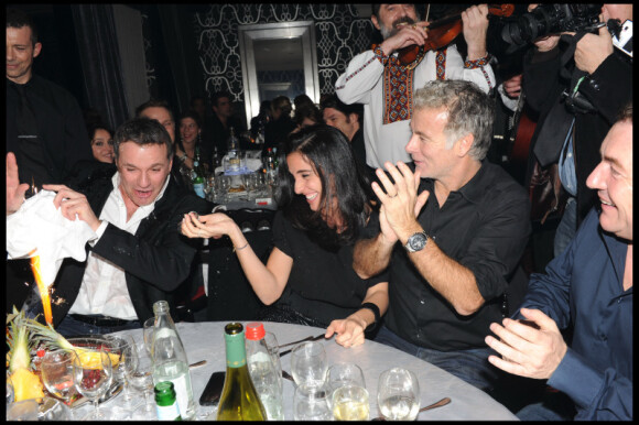 Franck Dubosc, sa femme Danièle et Fabien Onteniente lors de la soirée Chez Castel pour le nouvel an russe, organisée par la marque de vodka Smirnoff, le 13 janvier 2011 à Paris