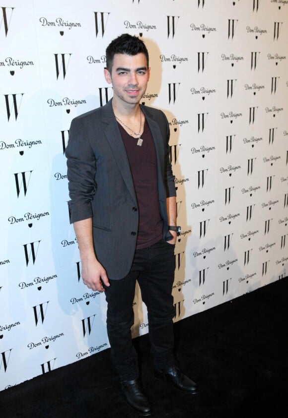 Joe Jonas à la W Magazine's Golden Globes Party, le 14 janvier 2011, au Château Marmont à West Hollywood