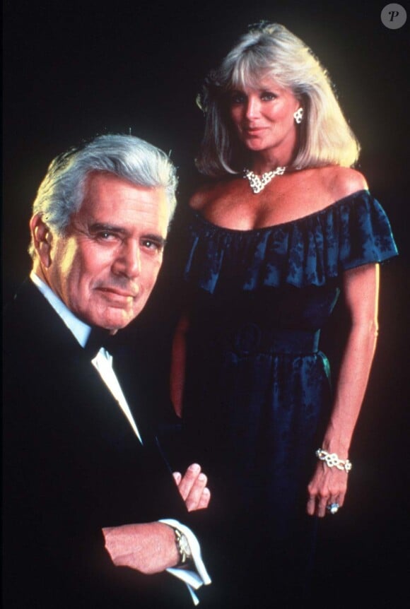 John Forsythe et Linda Evans dans Dynastie, 1981