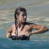 Elisabetta Canalis à la plage à Los Cabos, au Mexique le 2 janvier 2011