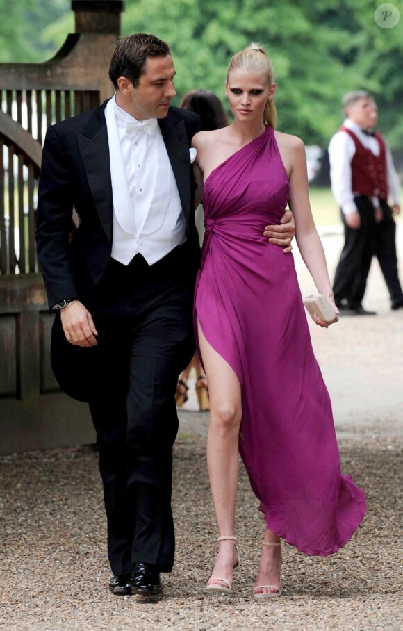 Lara Stone et son mari David Walliams en Angleterre, le 5 juin 2010.