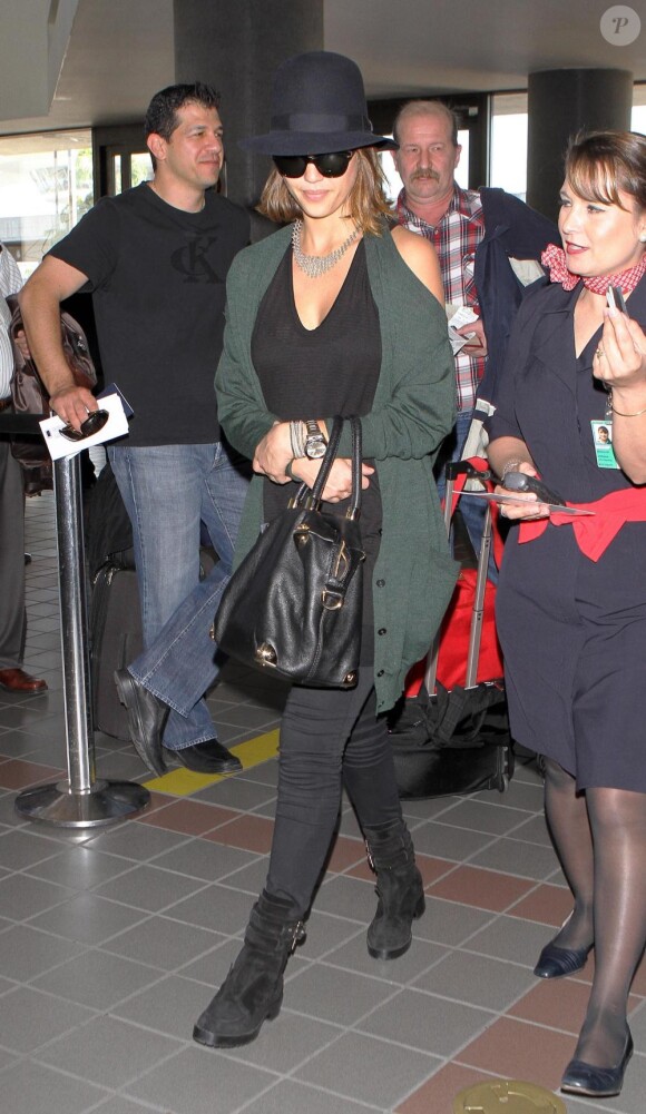 Jessica Alba à l'aéroport de Los Angeles
